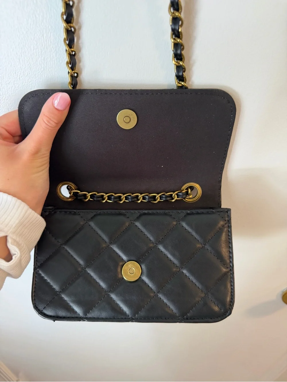American Eagle Black Chain-Shoulder Crossbody Bag